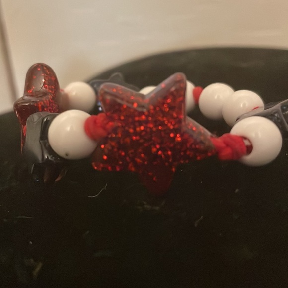 6” red white & blue beaded stackable stretch bracelet w/19 round & star beads - Picture 5 of 10